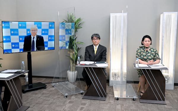NIKKEI LIVEに出演する（左から）横倉氏、迫井氏、伊藤氏（11日）