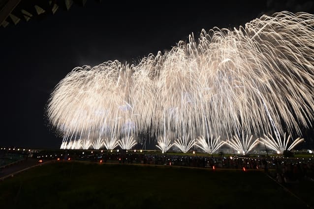 新潟 長岡花火 3年ぶり開催へ 平和の祈りを 日本経済新聞 新潟 長岡花火 3年ぶり開催へ 平和の祈りを 日本経済新聞