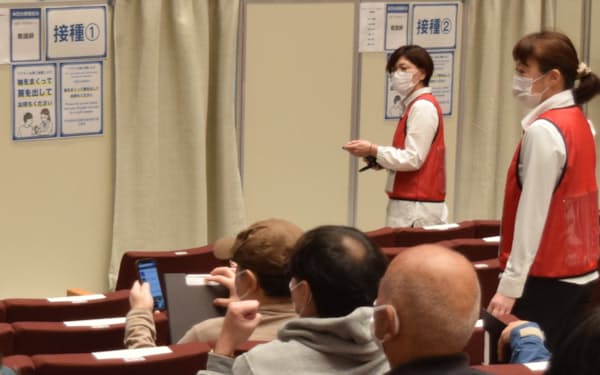 名古屋市は中区役所にも大規模集団接種会場を設けている（写真は３月）