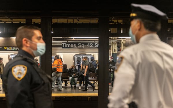 事件は地下鉄での安全に対する市民の不安を増大させた＝ロイター
