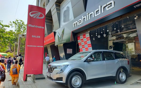 インドの新車販売は乗用車と商用車ともにプラスに転じた(3月、ムンバイの販売店)