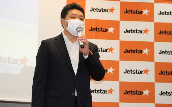 JALとのマイル提携拡大を発表するジェットスター・ジャパンの片岡優社長
