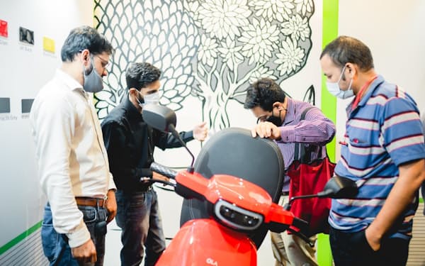 電動車開発のオラ・エレクトリック・モビリティーなどが電池生産の政府支援を受ける(同社の電動スクーター)