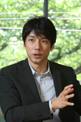 いつも同じ格好 でも着こなしこそがこだわり ドライブ マイ カー 西島秀 Nikkei Style いつも同じ格好 でも着こなしこそがこだわり ドライブ マイ カー 西島秀 Nikkei Style