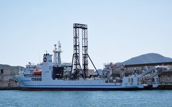 古河機械金属は海底鉱物の採掘装置に関する技術を伸ばしている。写真は石油天然ガス・金属鉱物資源機構(JOGMEC)の海洋資源調査船