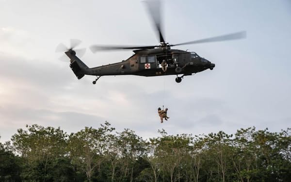 ヘリコプターを使った前回の「ガルーダ・シールド」（2021年8月）＝インドネシア陸軍提供
