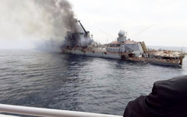 ロシア黒海艦隊旗艦モスクワだとされる艦艇＝ウクライナのゲラシチェンコ内相顧問のテレグラムから・共同