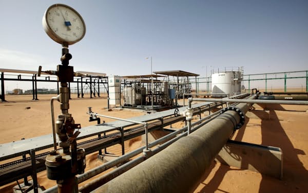 リビア最大のシャララ油田はたびたび操業を停止している（14年）＝ロイター