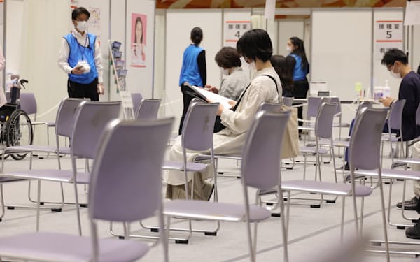 人がまばらな日本ガイシフォーラムの接種会場（19日、名古屋市南区）