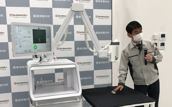 島津製作所はがん光免疫療法の創薬研究で使う新製品を発売した(21日 京都市)