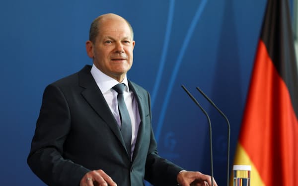 German Chancellor Olaf Scholz makes a statement after talks with European leaders and U.S. President Joe Biden, in Berlin, Germany, April 19, 2022. REUTERS/Lisi Niesner/Pool