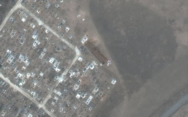 衛星写真で遺体を遺棄したとみられる場所が新たに見つかった（3月29日撮影、ウクライナ南東部マリウポリ近郊）=マクサー・テクノロジーズ提供・ロイター