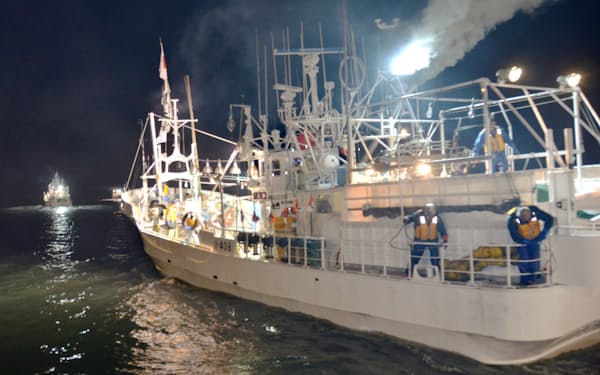 　サケ・マス流し網漁の漁船＝2016年4月、北海道根室市の歯舞漁港