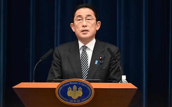 物価高対策について記者会見する岸田首相（26日、首相官邸）