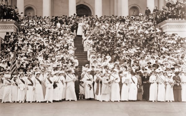 米国議会に女性参政権を求める請願の際、スマイスの作品が5千人の女性によって歌われた（1914年5月）©Everett Collection/アフロ