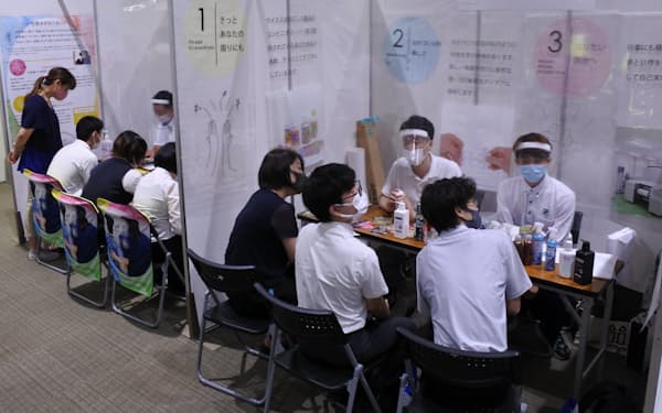 ジンジブが毎年開いている合同企業説明会「ジョブドラフトＦｅｓ」（大阪市、2021年７月）