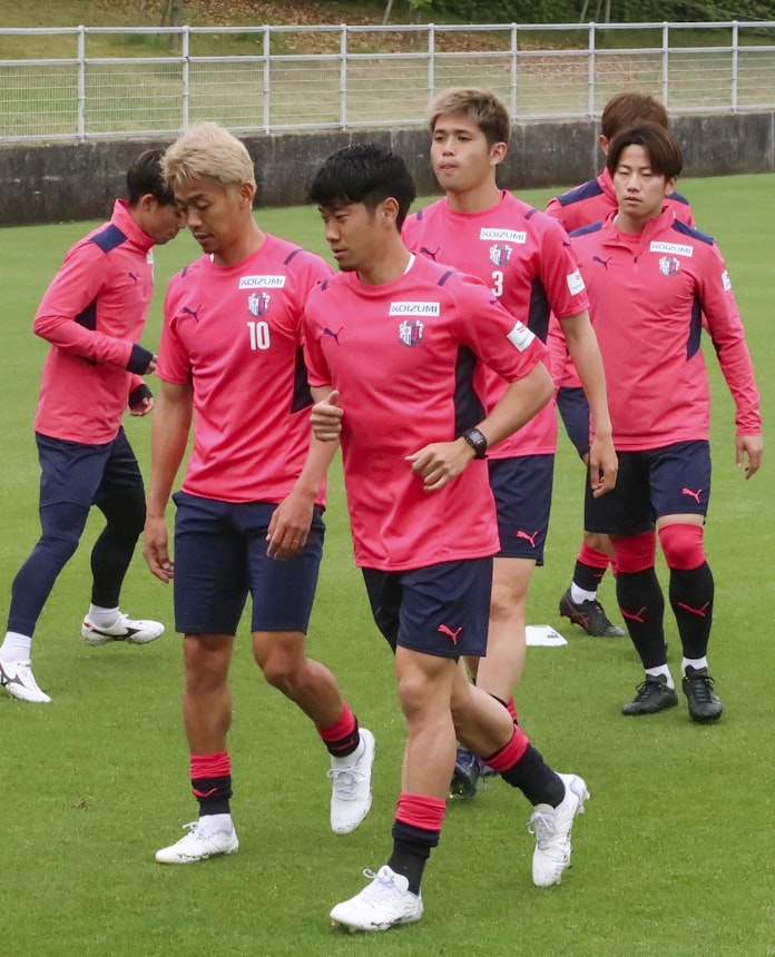 香川真司 いいスタートへ集中 古巣c大阪の練習参加 日本経済新聞 香川真司 いいスタートへ集中 古巣c大阪の練習参加 日本経済新聞