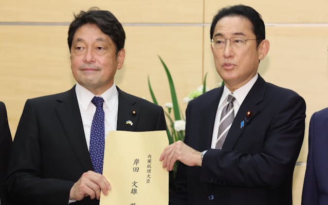 首相「受け止めて議論進める」 自民の防衛費増提言に - 日本経済新聞