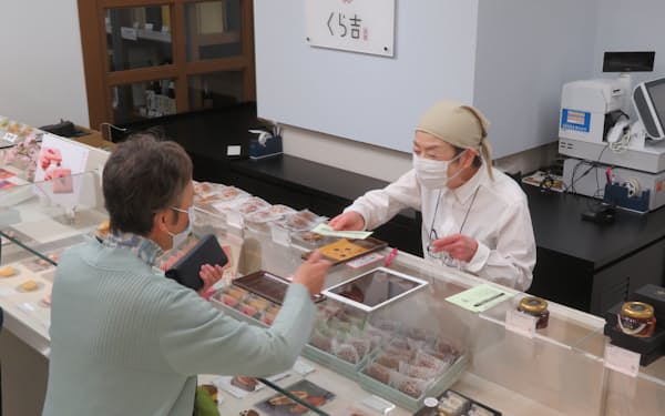 ゆう幸は秋田の食材を使った高級菓子店を百貨店を中心に出店している(秋田市の西武秋田店)
