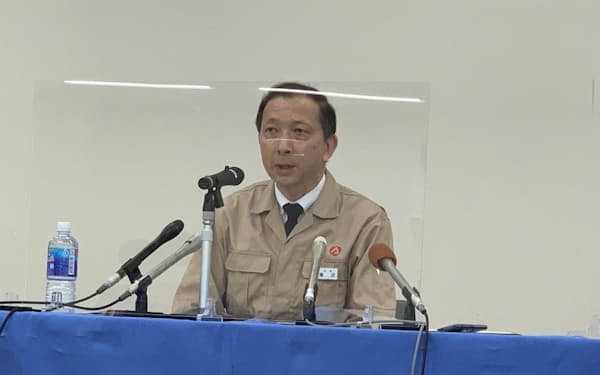 高沢社長は「コンプライアンスや品質がおろそかになった」と謝罪した（28日、兵庫県尼崎市）