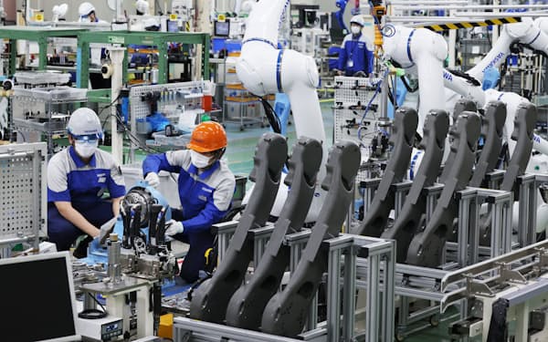 安川電機の産業用ロボットの新ラインは、人と人協働ロボットが連携して生産性向上（北九州市）