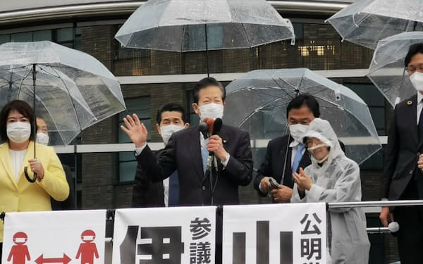 神戸市内で演説する山口代表（29日）