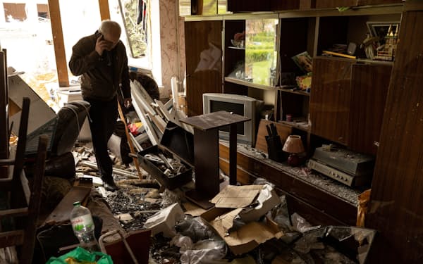 ミサイル攻撃で破壊された住宅（30日、ウクライナ東部ドネツク州）=ロイター