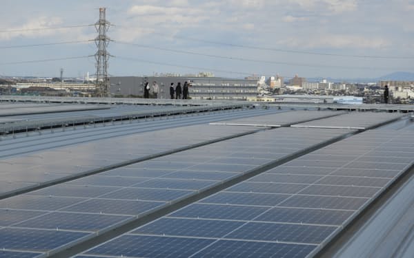 ゴールデンウイーク中は企業活動が落ち込むことで電力需要が減り、太陽光発電が余りやすい