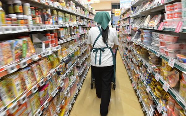 厚生年金への加入対象者は広がる（東京都内のスーパーで働くパートの女性）