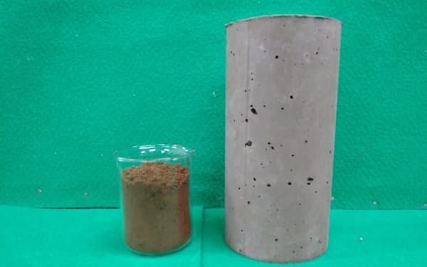 大林組は製紙の副産物の「リグニン」㊧の粉末を混ぜるコンクリートを開発した