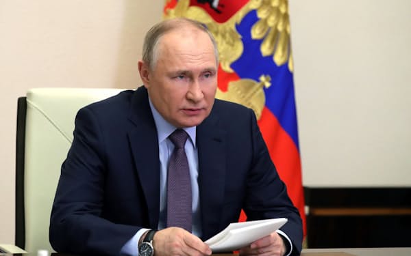 プーチン氏は「非友好的な行動」への報復として製品や原材料の輸出を禁止する大統領令に署名した（写真は4月）＝ロシア大統領府提供・ロイター