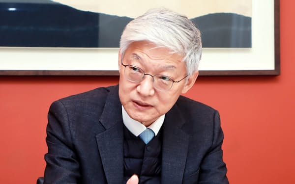 尹徳敏・元韓国国立外交院長。新政権の代表団の一員として４月に日本を訪れた