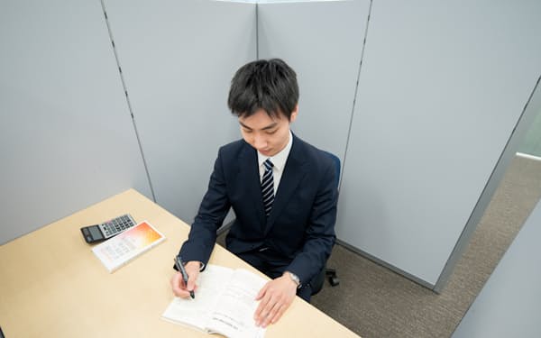 山田＆パートナーズには税理士を目指す若手のための自習室がある