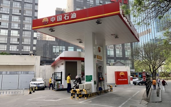 投資を拡大した中国石油天然気のガソリンスタンド（北京市）