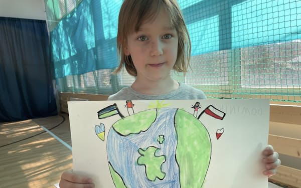 子供地球基金は4月、ウクライナの隣国ポーランドで子ども向けの絵画ワークショップを開いた=同基金提供