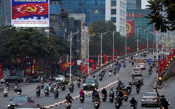 Dat Bikeは東南アジアに事業を拡大する（ベトナムの首都ハノイの道路）＝ロイター