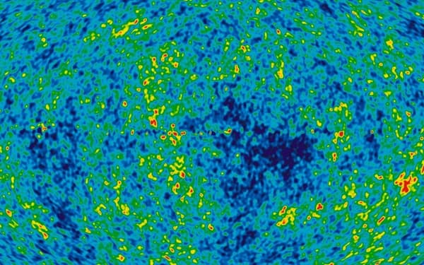 宇宙マイクロ波背景放射（CMB）の画像。CMBは、ビッグバンの直後に放出された宇宙で最も古い光であり、観測可能な宇宙の果てになっている。科学者たちは、この壁の向こうにあるものについて、いくつかの仮説を立てている。（IMAGE COURTESY WMAP/NASA）