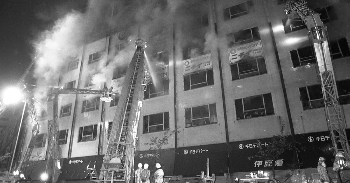 半世紀前のビル 避難路確保遅れ 千日デパート火災50年 日本経済新聞 半世紀前のビル 避難路確保遅れ 千日デパート火災50年 日本経済新聞