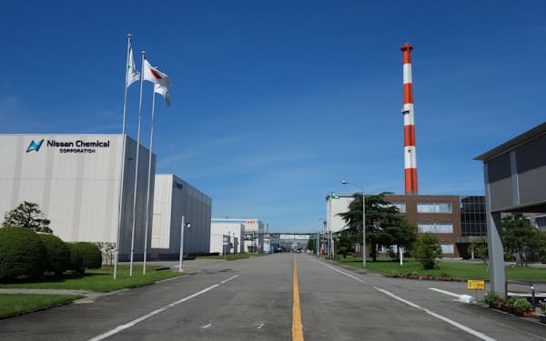 日産化学の富山工場内にある硝酸製造設備が一時的に停止している