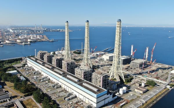 JERAは停止中の発電所を動かして電力の需給逼迫に備える(千葉県市原市の姉崎火力発電所)