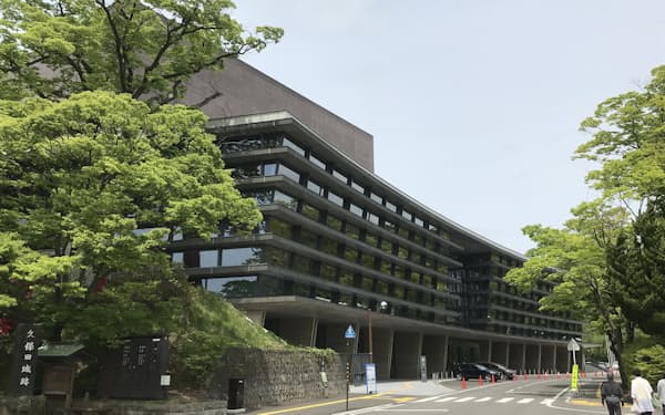 6月に開館を控えた「あきた芸術劇場」は県民会館跡地に建設した（秋田市）
