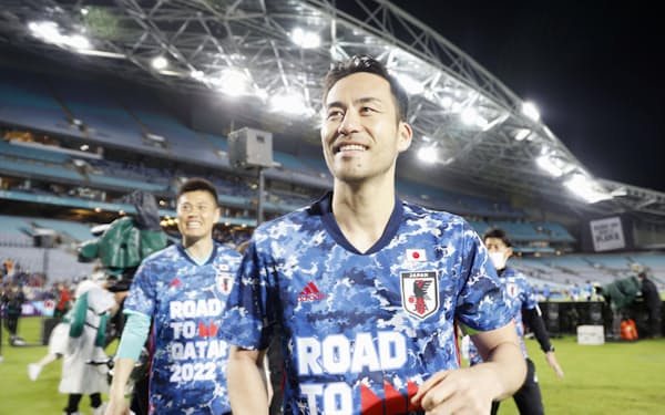 Abema サッカーw杯の全試合を無料生中継 日本経済新聞 Abema サッカーw杯の全試合を無料生中継 日本経済新聞