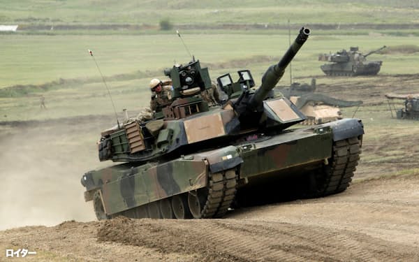 ポーランドはM1A2エイブラムス戦車を調達する(ジョージアでの米軍参加の演習、2016年)=ロイター