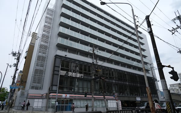 京都銀行の山科支店は上層階を賃貸寮として貸し出している（16日、京都市）