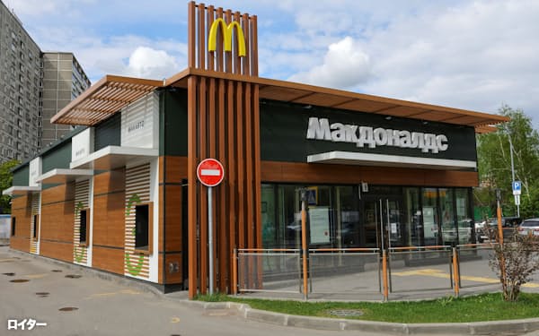 事業売却後はマクドナルドのブランドやロゴは使えなくなる(モスクワ市、5月)=ロイター