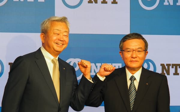 NTT社長の澤田純氏（左）と新社長に内定した副社長の島田明氏（右）（撮影：日経クロステック）