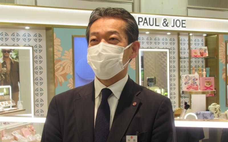 高崎高島屋の桜庭周清社長は「化粧品や食料品、生活雑貨品は堅調だ」と語る 高崎高島屋の桜庭周清社長は「化粧品や食料品、生活雑貨品は堅調だ」と語る