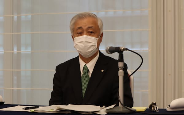 記者会見する日本原子力発電の村松衛社長