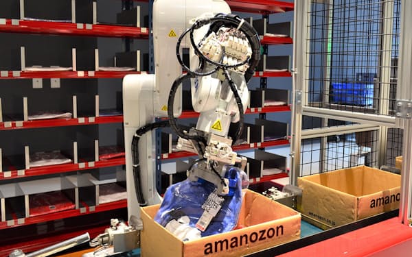 ロボコム・アンド・エフエイコムの南相馬工場には、ロボットを活用した様々な自動化ラインがデモ用に並ぶ（福島県南相馬市）