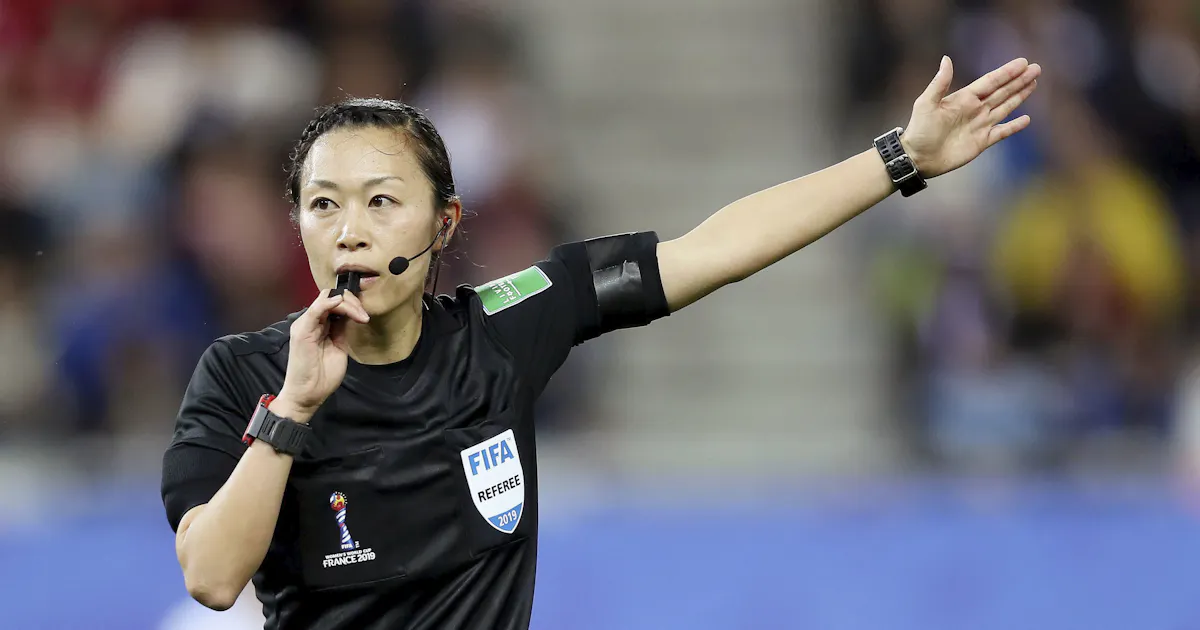 山下良美さん 初の女性審判員に サッカーw杯 日本経済新聞 山下良美さん 初の女性審判員に サッカーw杯 日本経済新聞